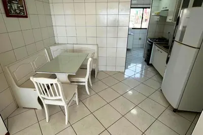 A cozinha ou kitchenette de Apartamento com vista mar frente a avenida principal