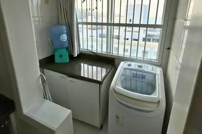 A cozinha ou kitchenette de Cobertura com piscina e vista mar