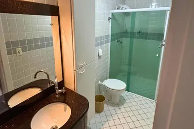Uma casa de banho em Cobertura com piscina e vista mar