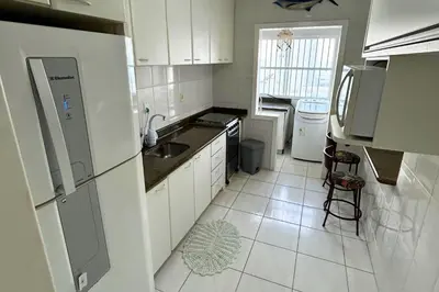 A cozinha ou kitchenette de Cobertura com piscina e vista mar