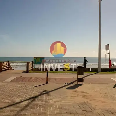 Sobrado na quadra mar