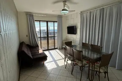 Uma televisão e/ou sistema de entretenimento em Apartamento com vista mar sobre a avenida