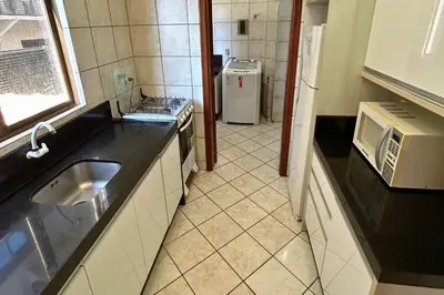 A cozinha ou kitchenette de Apartamento com vista mar sobre a avenida