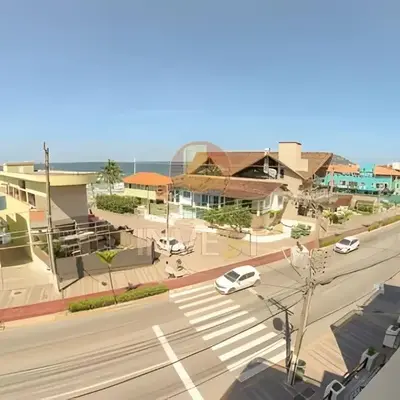 Apartamento com vista mar sobre a avenida