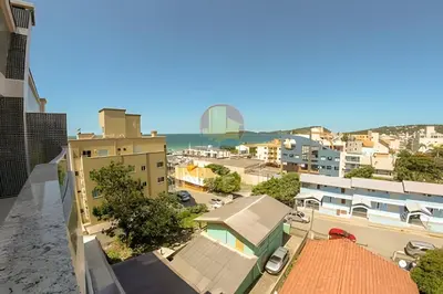 Uma vista do mar geral ou uma vista do mar a partir do apartamento