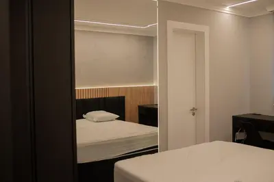 Uma cama ou camas num quarto em Safira