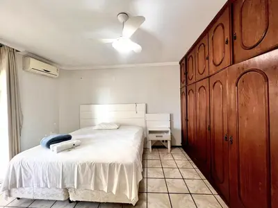 Uma cama ou camas num quarto em Jurere