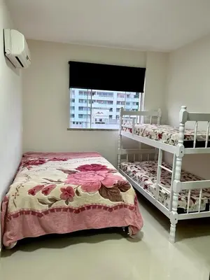 A planta de Apartamento completo na praia de Bombas