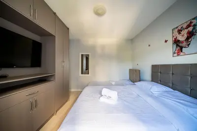 Uma cama ou camas num quarto em Apto 2Q 100m da praia em Balneário Camboriú ESD143