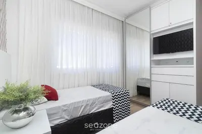 Uma cama ou camas num quarto em Apto c/piscina a 2min da praia de Bombas CVA305
