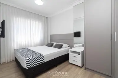 Uma cama ou camas num quarto em Apto c/piscina a 2min da praia de Bombas CVA305