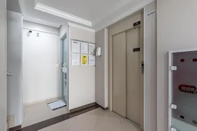 Uma casa de banho em Apto c/ varanda a 160m da praia de Bombas COL102