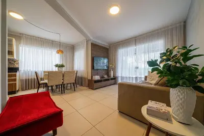 A planta de 148 - Casa pé na areia Mariscal com 04 dormitórios