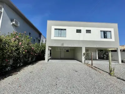 A planta de 148 - Casa pé na areia Mariscal com 04 dormitórios