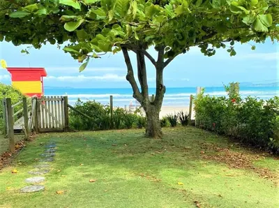 A planta de 149 - Casa pé na areia Mariscal com 04 dormitórios