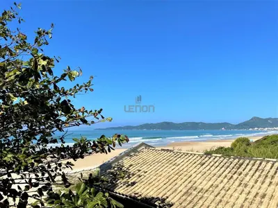 A planta de 149 - Casa pé na areia Mariscal com 04 dormitórios