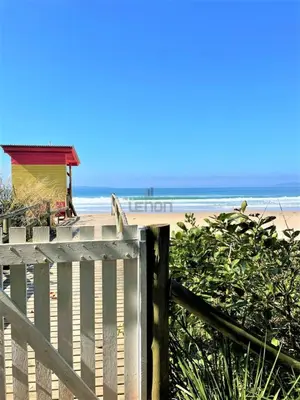 A planta de 149 - Casa pé na areia Mariscal com 04 dormitórios