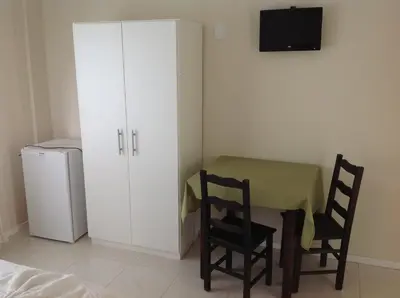 Uma televisão e/ou sistema de entretenimento em Pousada Mar Azul
