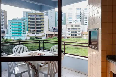 Uma varanda ou terraço em Apto para 6 com vista do mar em Meia Praia P2618