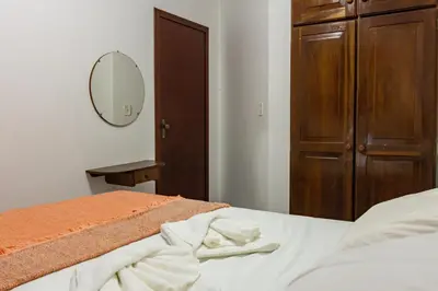 Uma cama ou camas num quarto em Apto para 6 com vista do mar em Meia Praia P2618