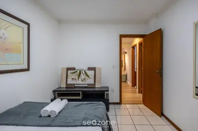 Uma cama ou camas num quarto em Apto 3Q c/ varanda - 240m do mar Meia Praia EIO203