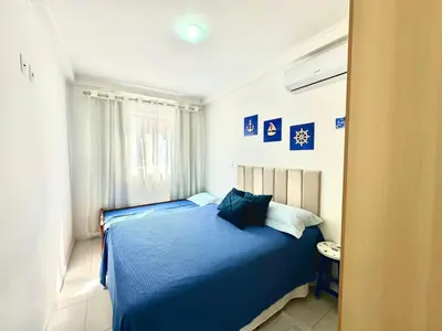 Uma cama ou camas num quarto em 539 - Apartamento 2 dormitórios na praia de Bombas