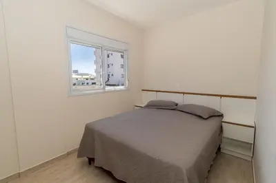 Uma cama ou camas num quarto em 518 - Apartamento com 3 quartos em Bombas