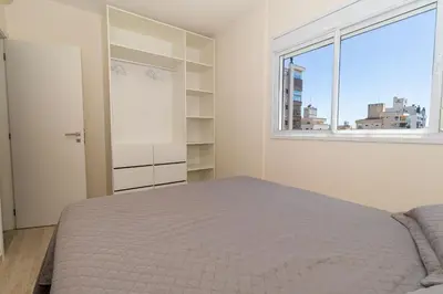 Uma cama ou camas num quarto em 518 - Apartamento com 3 quartos em Bombas