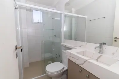 Uma casa de banho em 518 - Apartamento com 3 quartos em Bombas