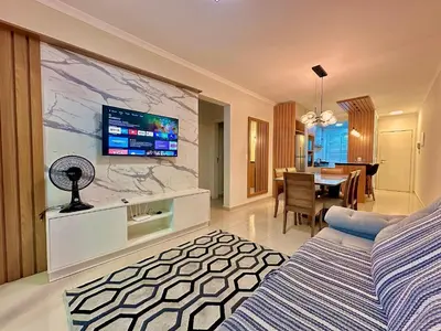 Uma televisão e/ou sistema de entretenimento em 518 - Apartamento com 3 quartos em Bombas