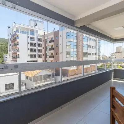 518 - Apartamento com 3 quartos em Bombas
