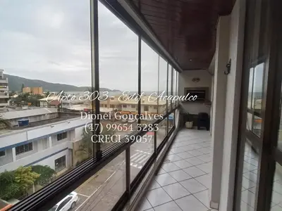 Uma vista geral da montanha ou uma vista da montanha a partir do apartamento