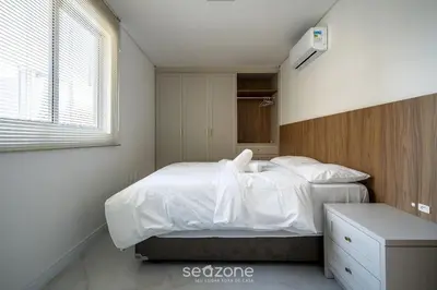 Uma cama ou camas num quarto em Apto moderno c/vista mar em Porto Belo SC MRE801