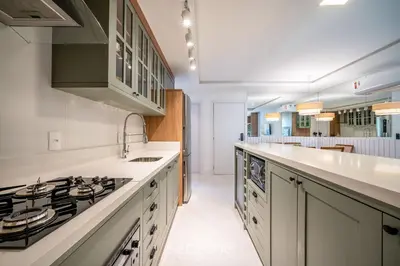 A cozinha ou kitchenette de Apto moderno c/vista mar em Porto Belo SC MRE801