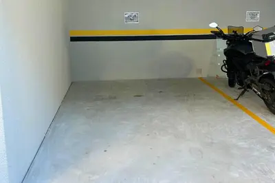 A planta de Aluguel Apto sobre a avenida principal em Bombas