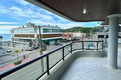 A planta de Aluguel Apto sobre a avenida principal em Bombas