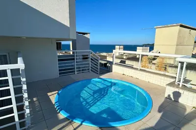 A piscina em ou perto de Aluguel Cobertura com piscina vista mar em Bombas