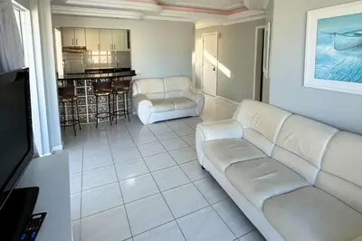 A cozinha ou kitchenette de Aluguel Cobertura com piscina vista mar em Bombas