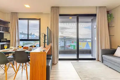 Uma área de estar em Confortável Loft Duplex em Condomínio com Piscina