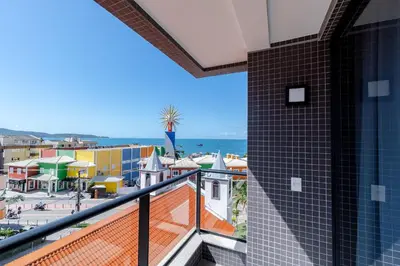 Uma vista do mar geral ou uma vista do mar a partir do apartamento