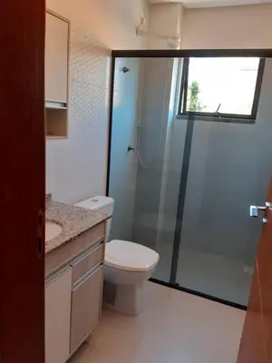 Uma casa de banho em Residencial Giovana