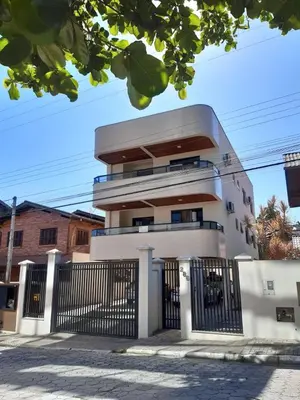 O edifício onde o apartamento está situado