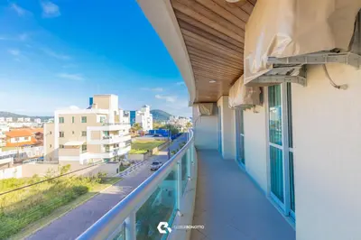 Uma varanda ou terraço em 150m do mar! Cobertura Duplex com Piscina Privada