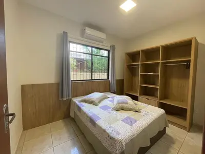 Uma cama ou camas num quarto em Cód 3 - Casa com piscina a 100 m do mar