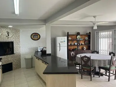 A cozinha ou kitchenette de 413 - Casa frente Mar em Bombas-Bombinhas.