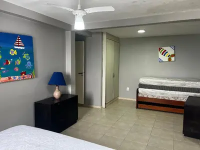 Uma cama ou camas num quarto em 413 - Casa frente Mar em Bombas-Bombinhas.