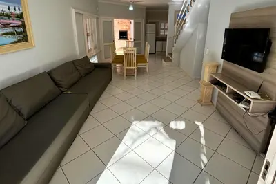 Uma televisão e/ou sistema de entretenimento em Casa com 04 suítes