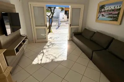 Uma área de estar em Casa com 04 suítes