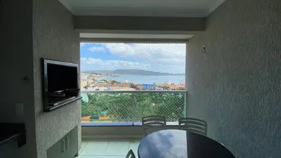 Uma televisão e/ou sistema de entretenimento em Bela Vista - Bombinhas - SC