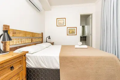 A planta de Solar das Ilhas 303 – Linda Cobertura Duplex com Piscina Privativa e Vista Panorâmica para o Mar de Quatro Ilhas.